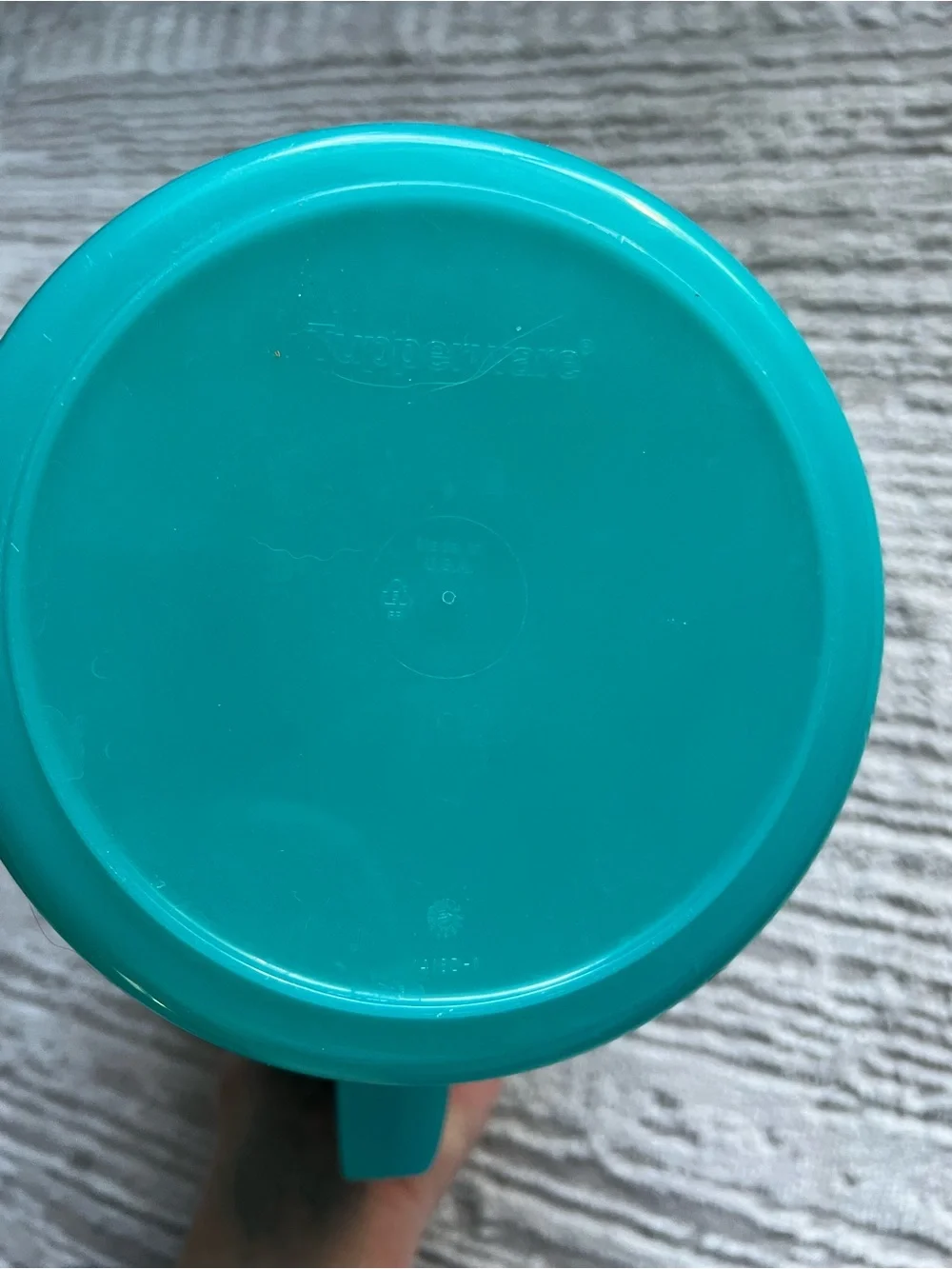 Tupperware Turquoise Beverage Pitcher with Lid and Handle
